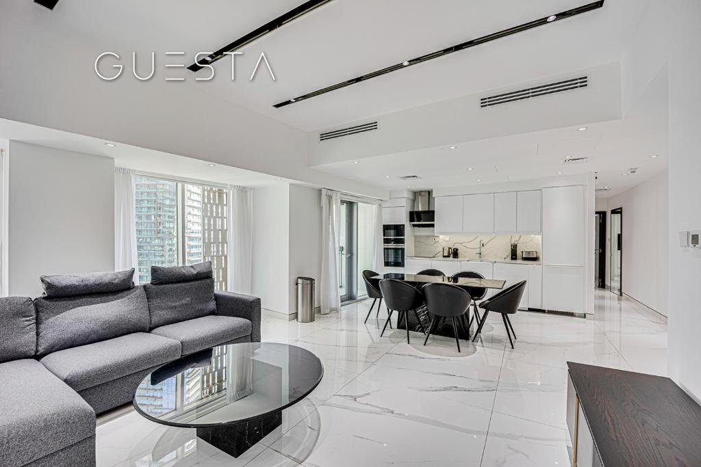 Дубай: Cayan Tower, Dubai Marina