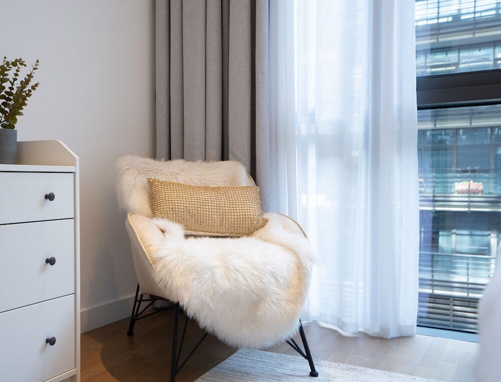 Дубай: Aya - Impeccable 1BR Apartment with Balcony in City Walk