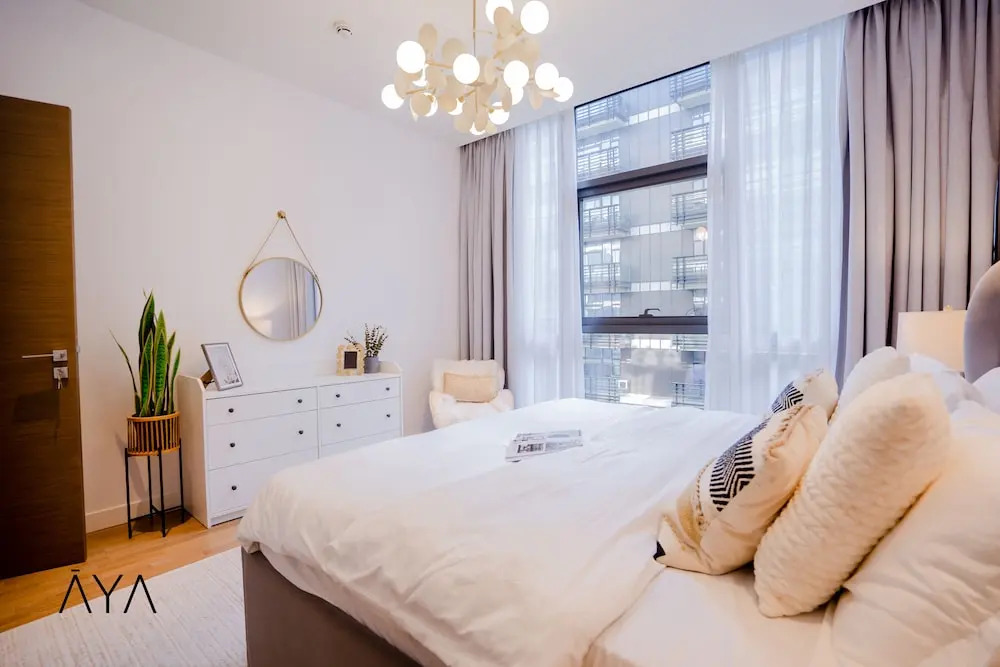 Дубай: Aya - Impeccable 1BR Apartment with Balcony in City Walk