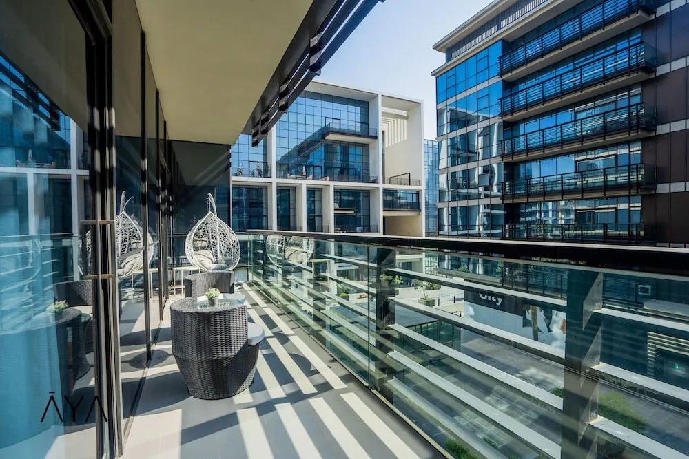 Дубай: Aya - Impeccable 1BR Apartment with Balcony in City Walk