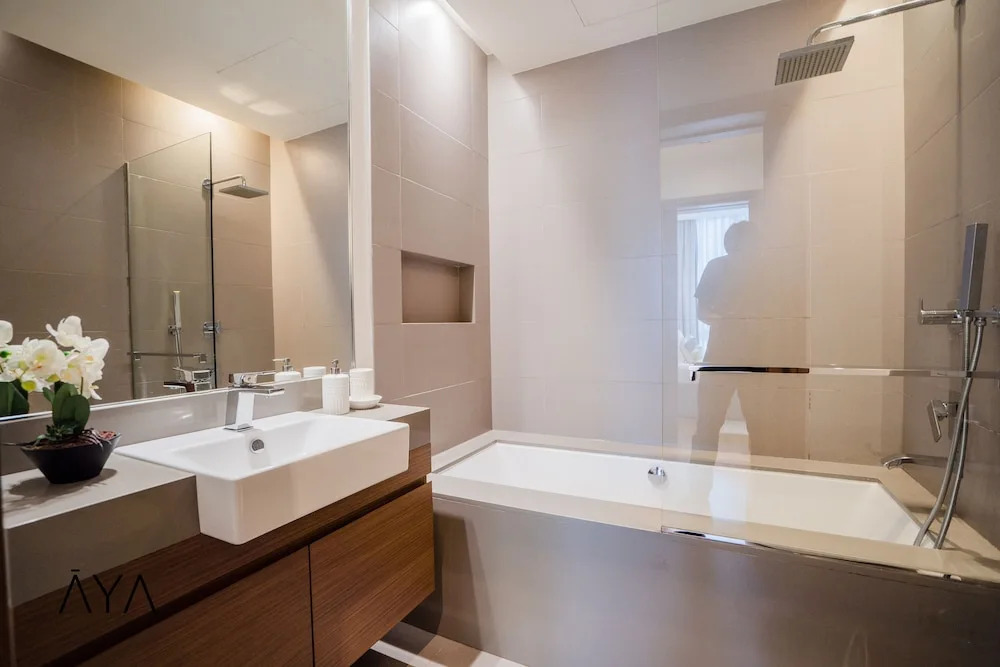 Дубай: Aya - Impeccable 1BR Apartment with Balcony in City Walk