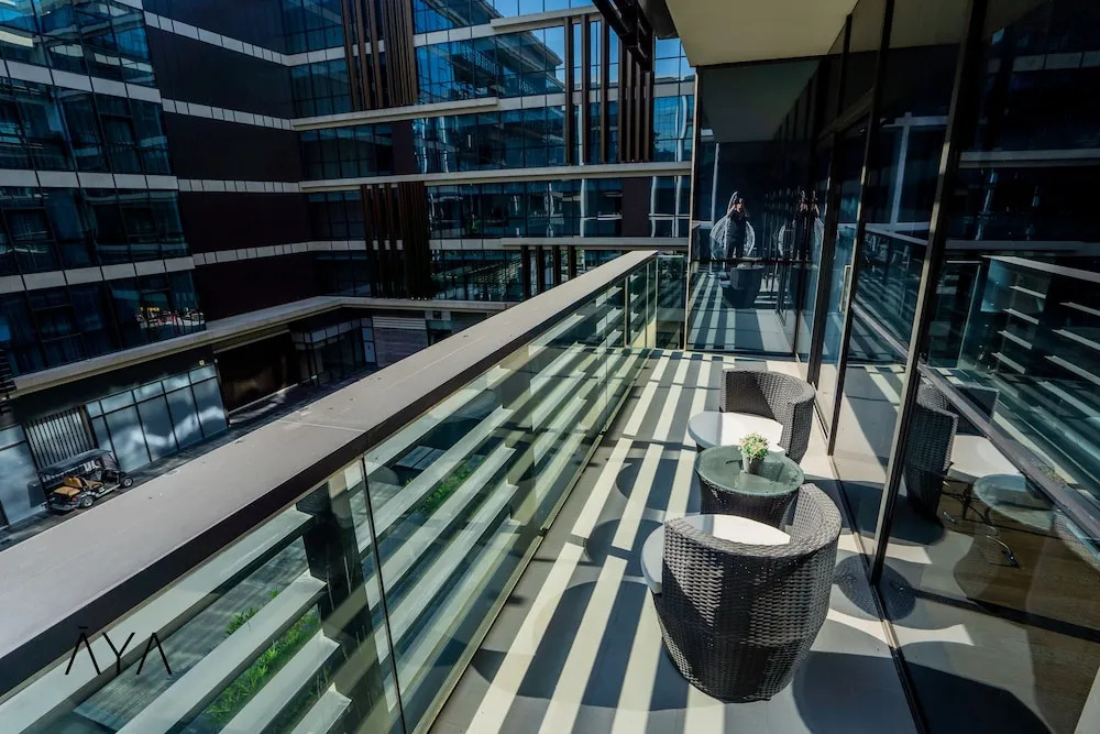 Дубай: Aya - Impeccable 1BR Apartment with Balcony in City Walk