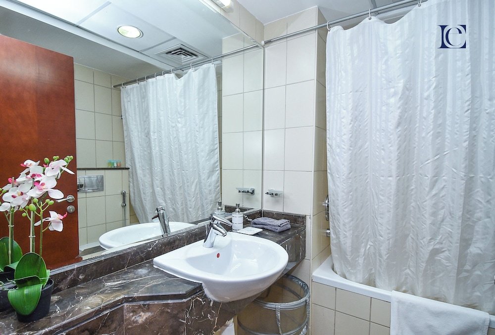 Дубай: Lake View Brand New Studio in X1 Tower JLT - LND