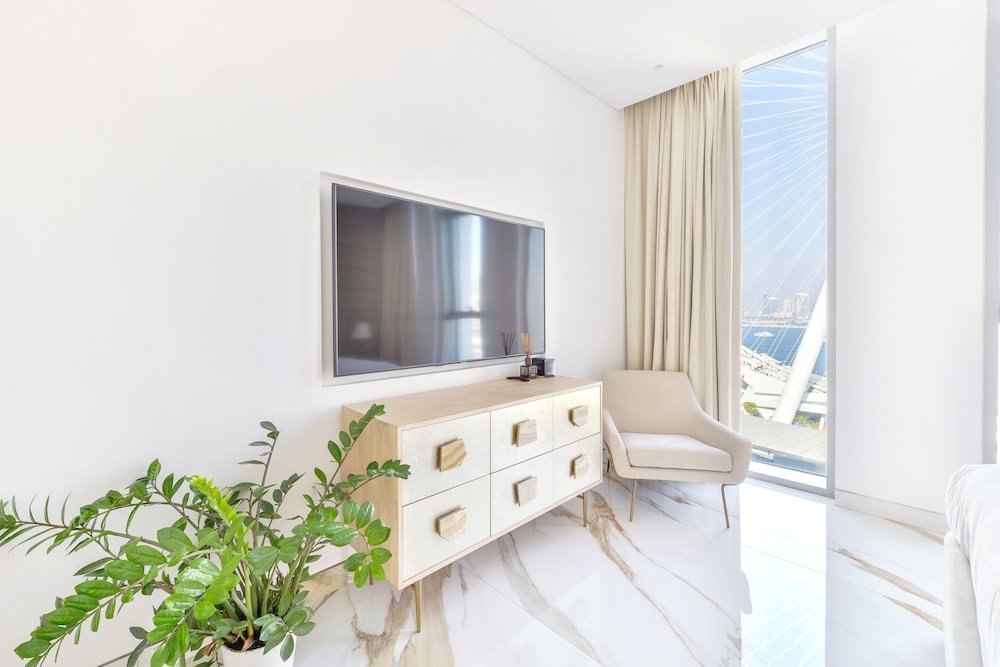 Дубай: Lavish & Equipped 2 BR Facing Ain Dubai