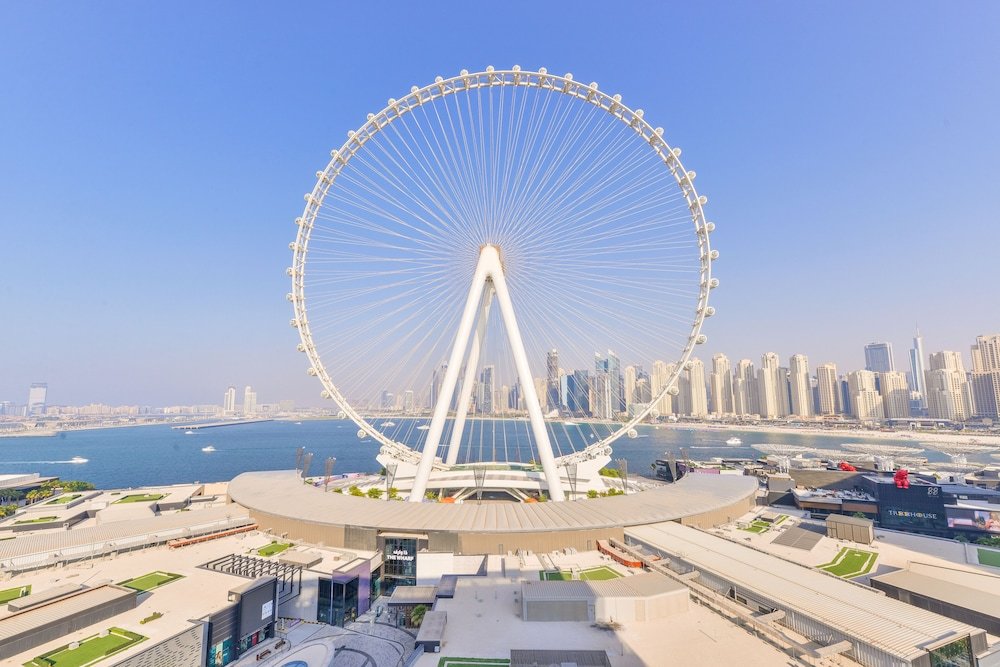 Дубай: Lavish & Equipped 2 BR Facing Ain Dubai