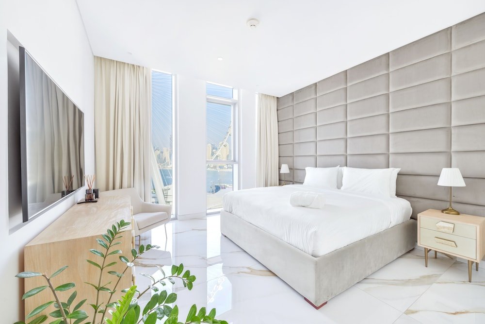Дубай: Lavish & Equipped 2 BR Facing Ain Dubai