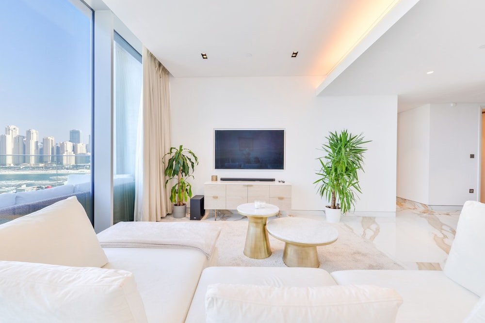 Дубай: Lavish & Equipped 2 BR Facing Ain Dubai