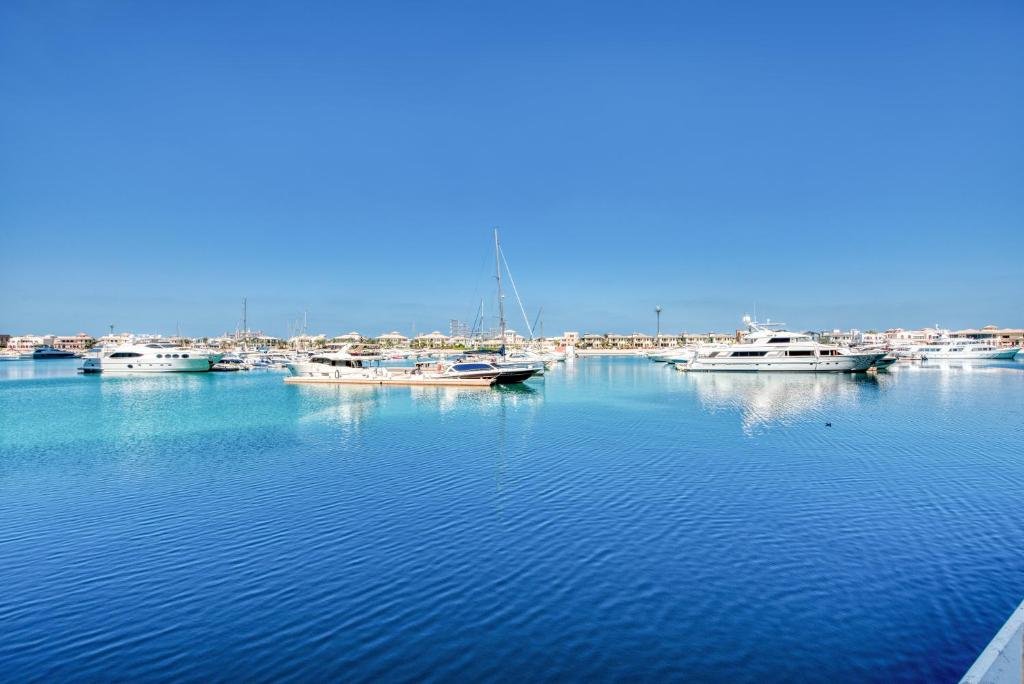 Дубай: Maison Privee - Spacious Apt on Palm Jumeirah w Sea Views and Premium Facilities Access