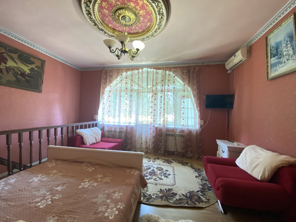 Ялта: Гостевой Дом Коттедж 50 м