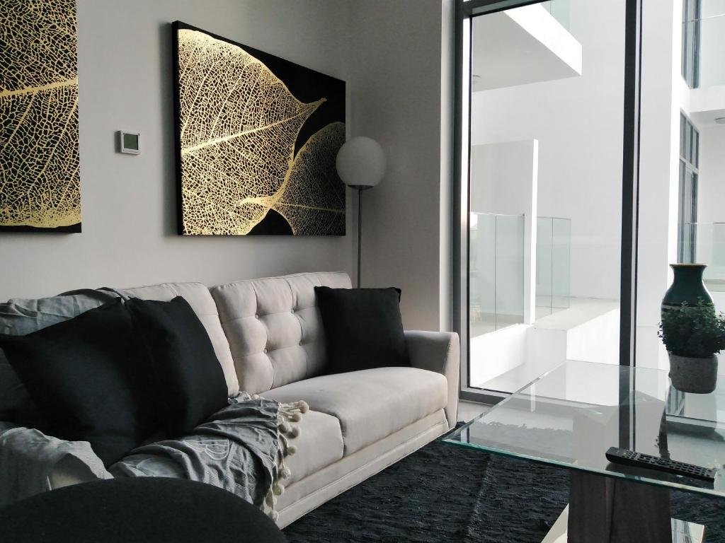 Дубай: JVC Elegant and Cozy 1 Bedroom Apartment