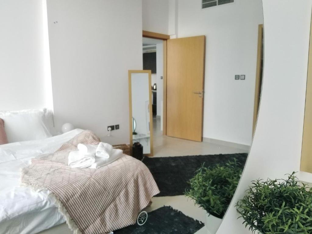 Дубай: JVC Elegant and Cozy 1 Bedroom Apartment