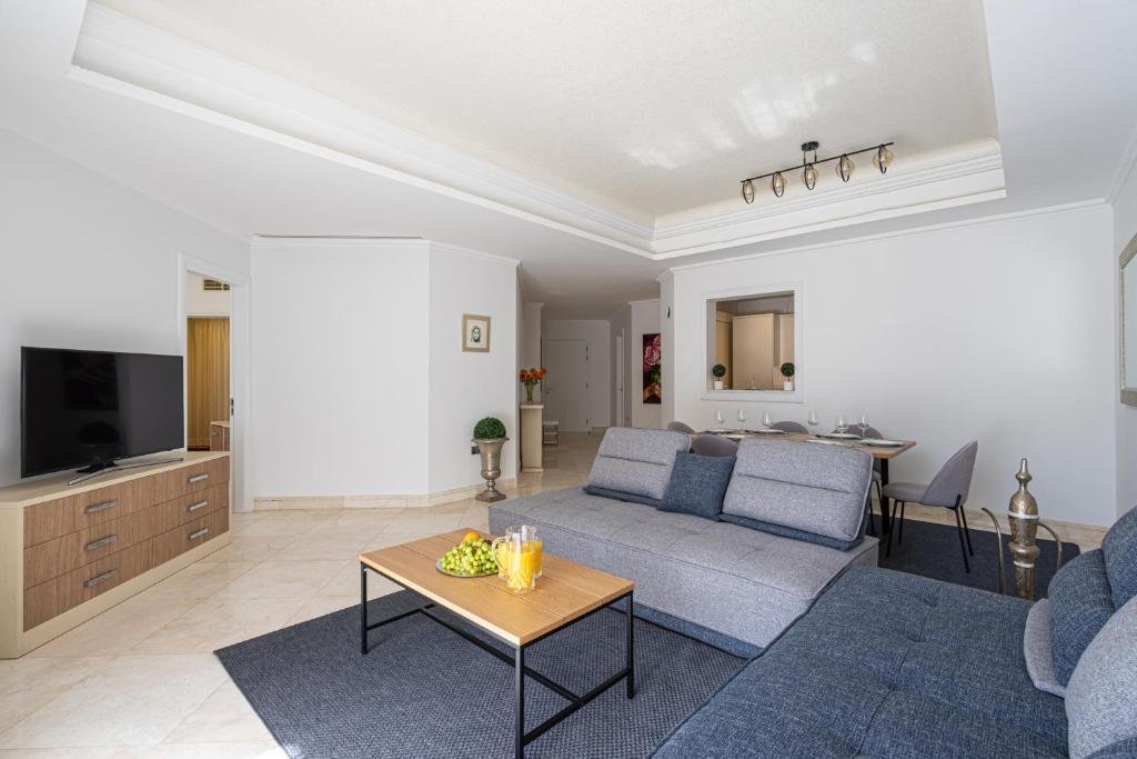 Дубай: HiGuests - Luxurious 1BR in Palms with Private Beach Access
