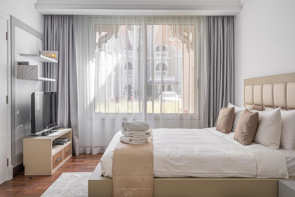 Дубай: HiGuests - Luxurious 1BR in Palms with Private Beach Access