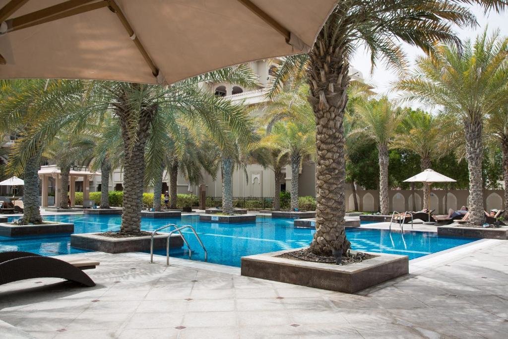 Дубай: HiGuests - Luxurious 1BR in Palms with Private Beach Access