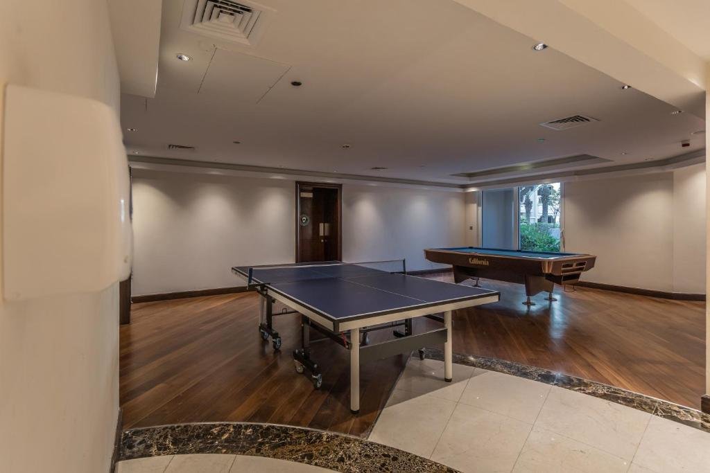 Дубай: HiGuests - Luxurious 1BR in Palms with Private Beach Access