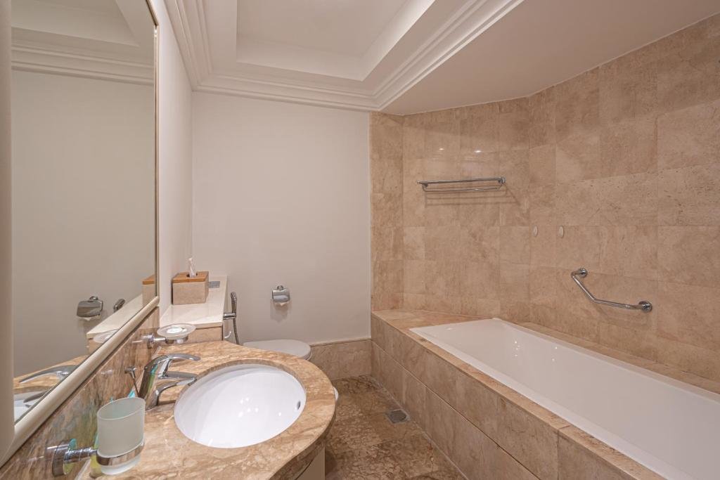 Дубай: HiGuests - Luxurious 1BR in Palms with Private Beach Access