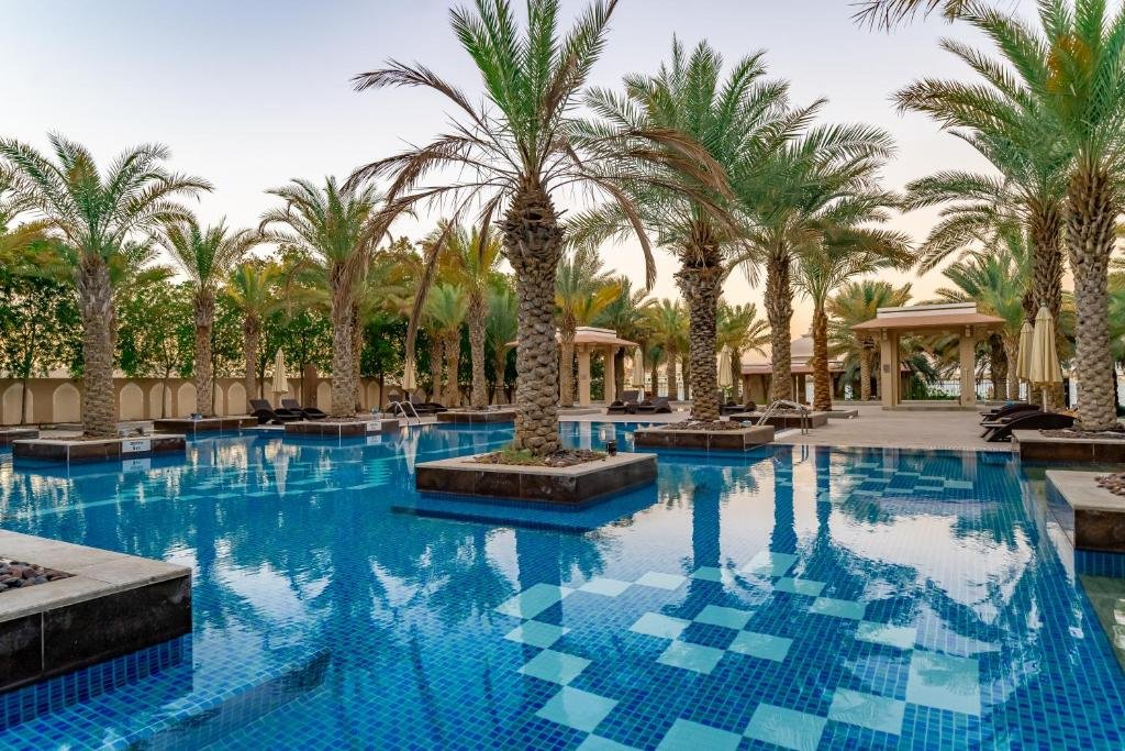 Дубай: HiGuests - Luxurious 1BR in Palms with Private Beach Access