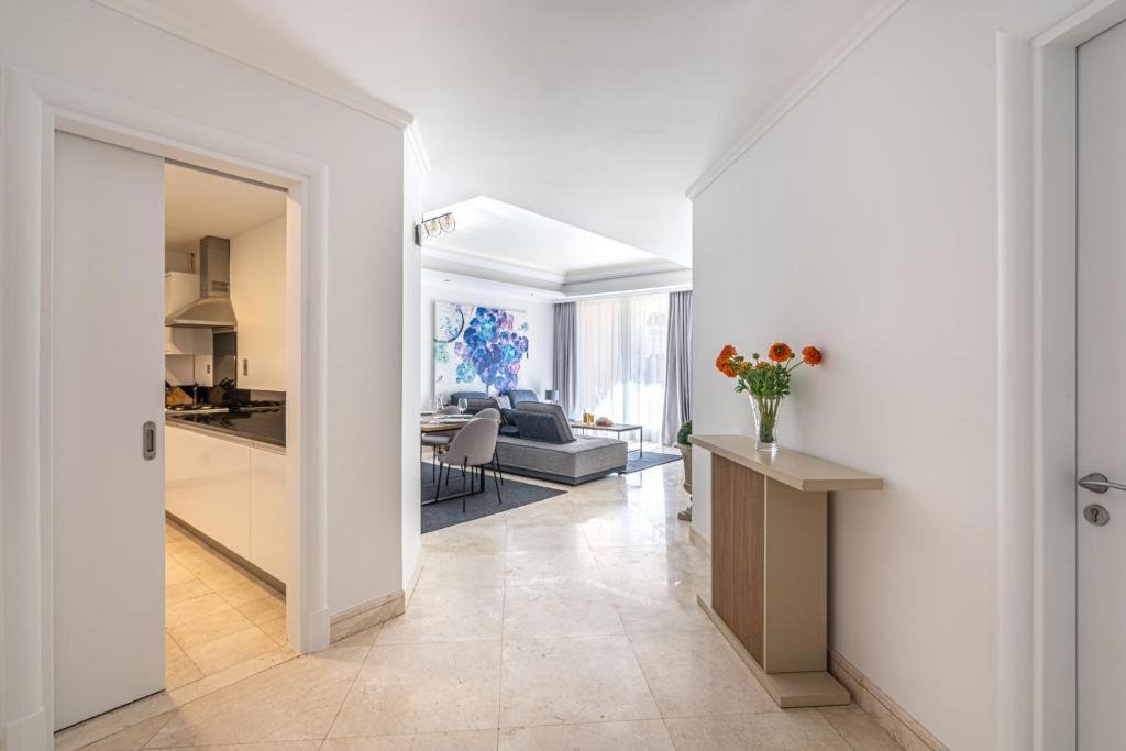 Дубай: HiGuests - Luxurious 1BR in Palms with Private Beach Access
