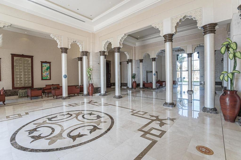 Дубай: HiGuests - Luxurious 1BR in Palms with Private Beach Access