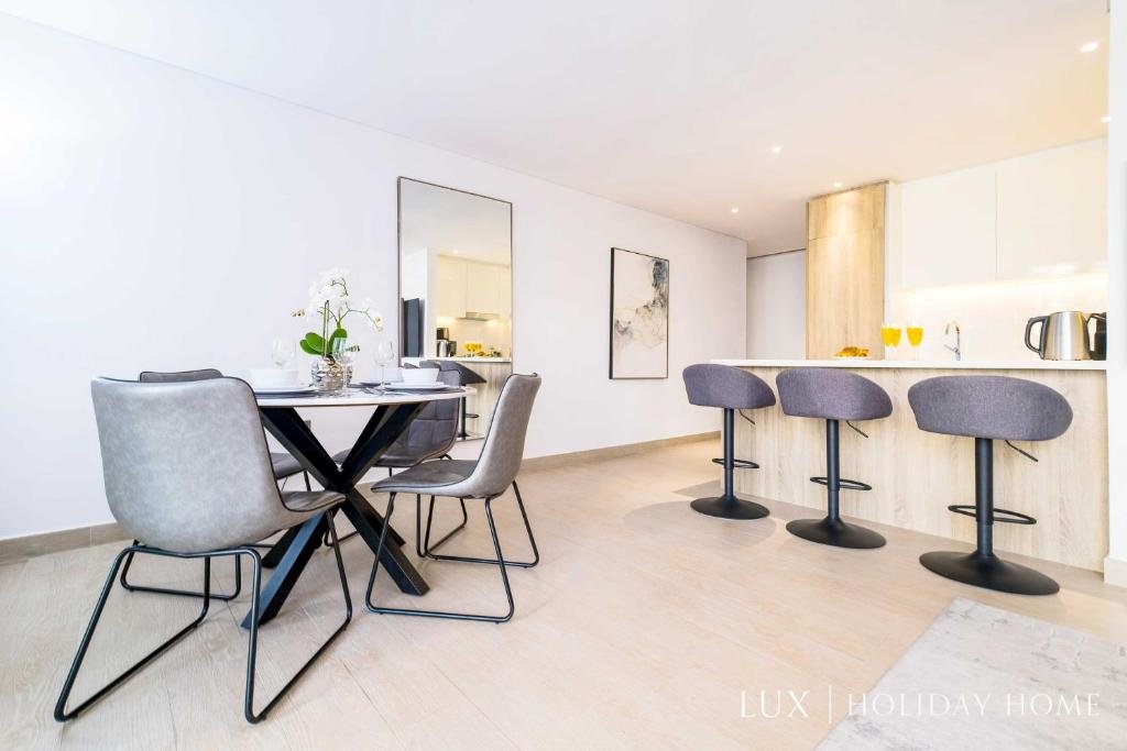 Дубай: LUX Contemporary Suite with Full Marina View 6