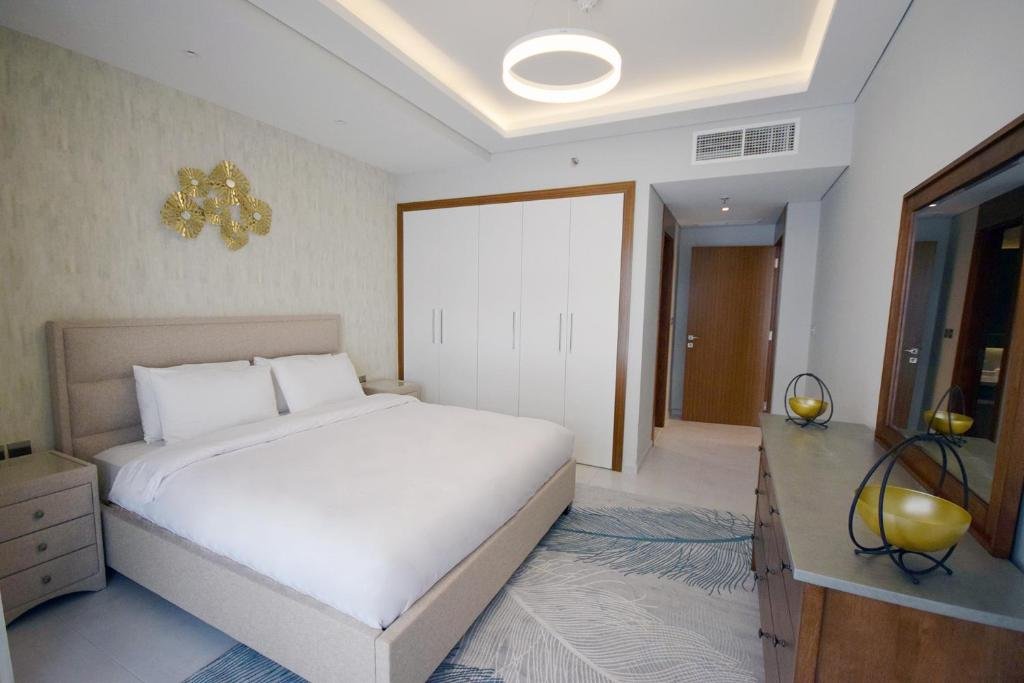 Дубай: KeyHost - Regent Court JVC - K210