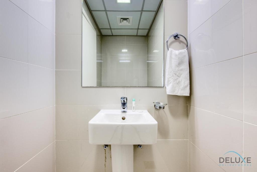 Дубай: Fresh 2BR Apartment at Park Central Business Bay by Deluxe Holiday Homes