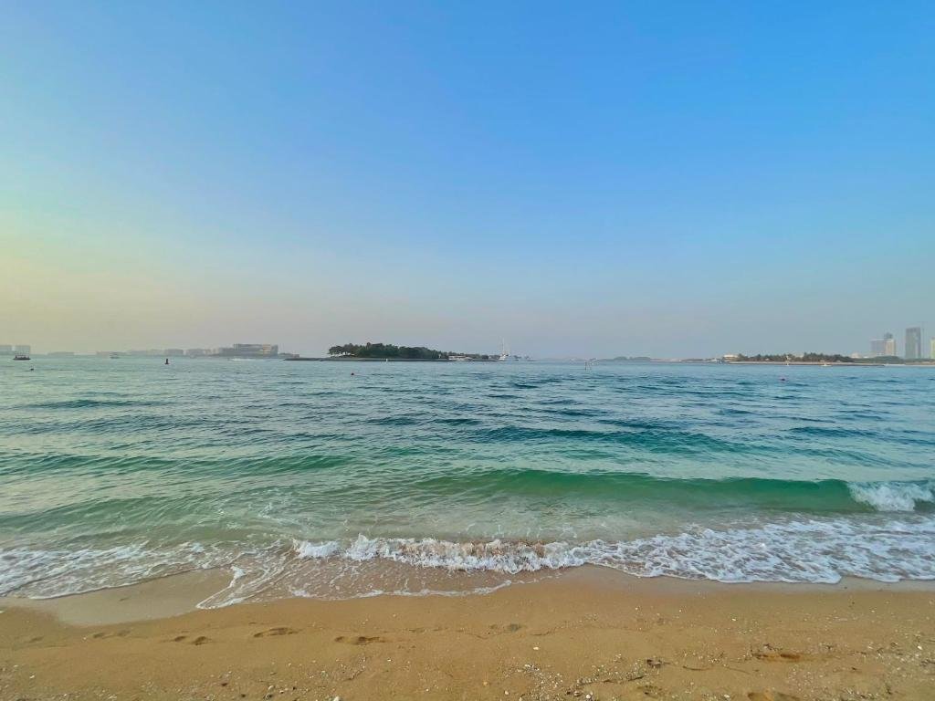 Дубай: Luxury, Spacious, Beachfront, 3BD Apartment with private beach access!