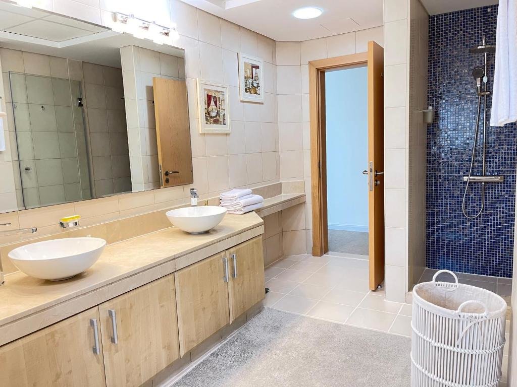 Дубай: Luxury, Spacious, Beachfront, 3BD Apartment with private beach access!