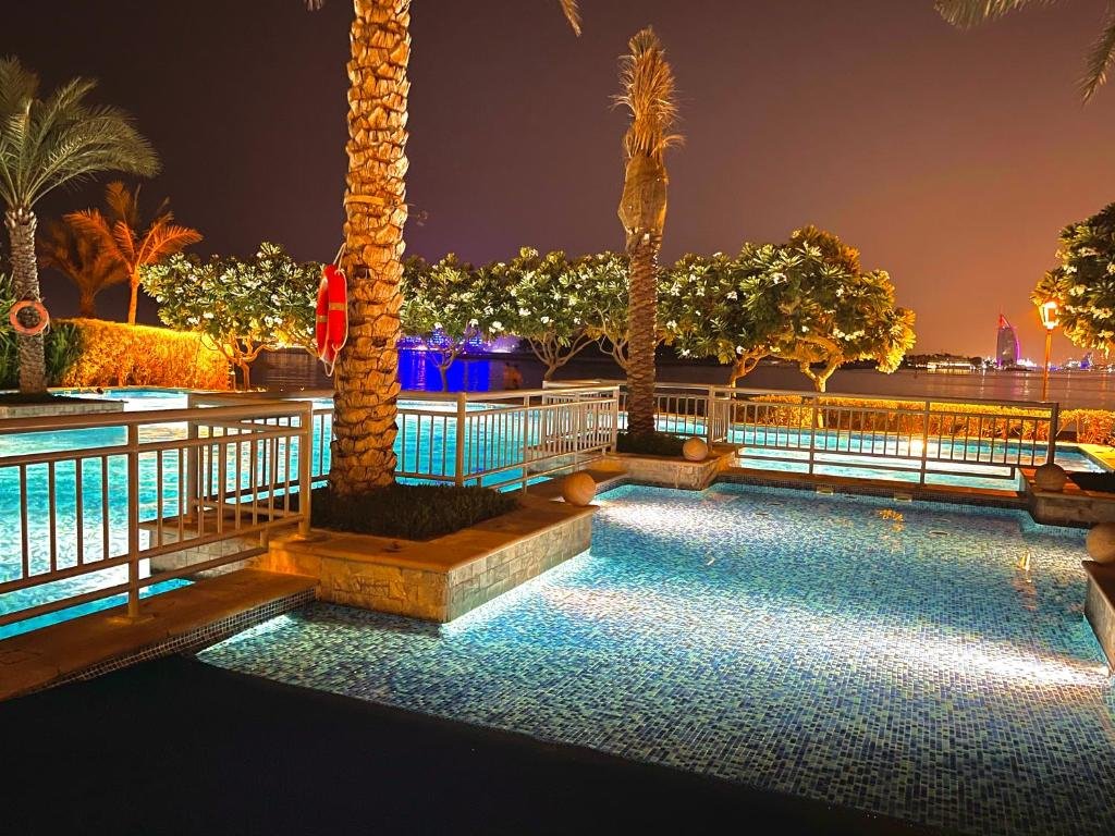 Дубай: Luxury, Spacious, Beachfront, 3BD Apartment with private beach access!