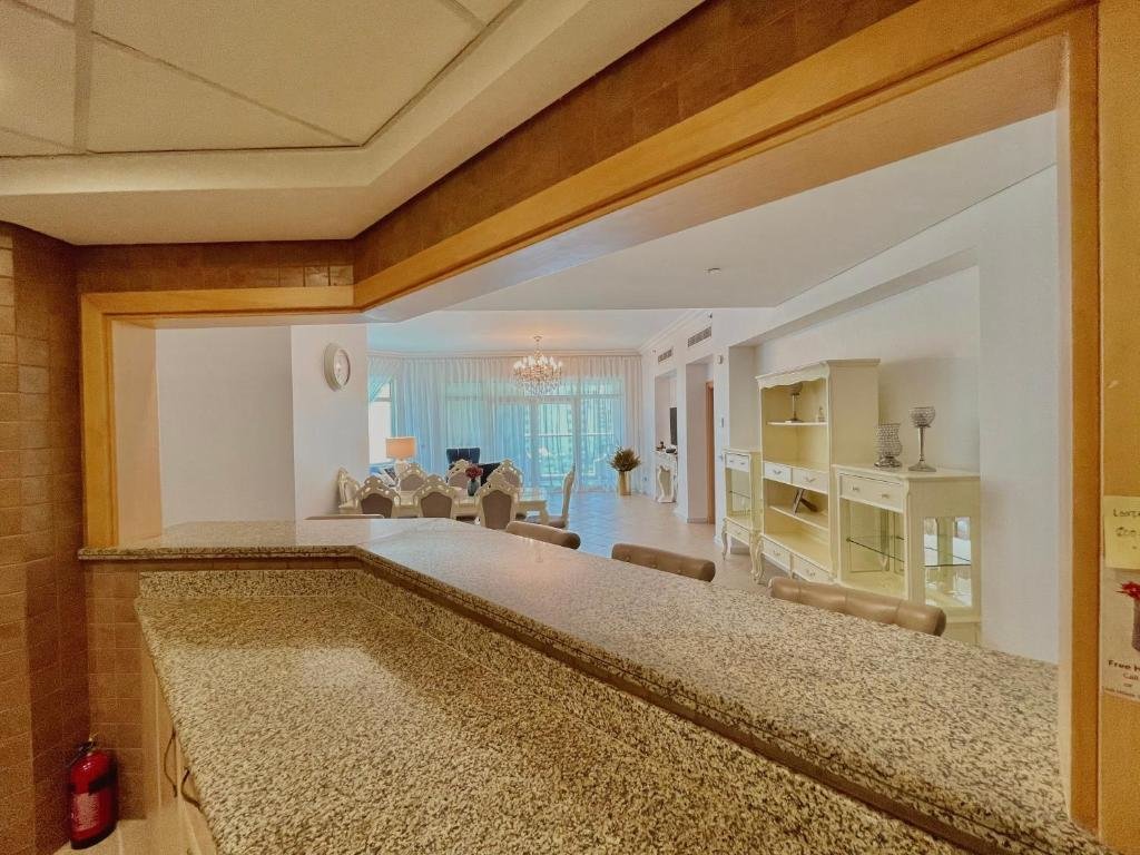 Дубай: Luxury, Spacious, Beachfront, 3BD Apartment with private beach access!