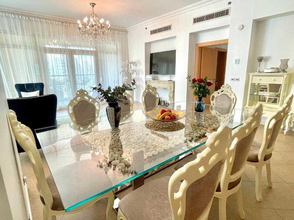 Дубай: Luxury, Spacious, Beachfront, 3BD Apartment with private beach access!
