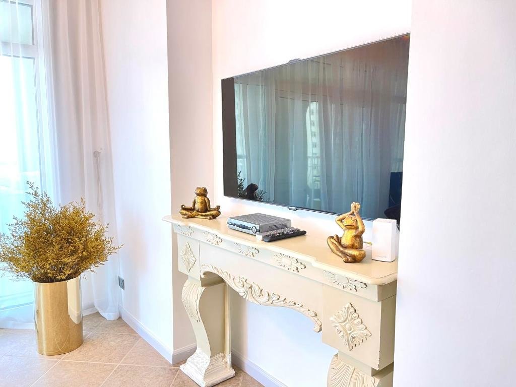 Дубай: Luxury, Spacious, Beachfront, 3BD Apartment with private beach access!