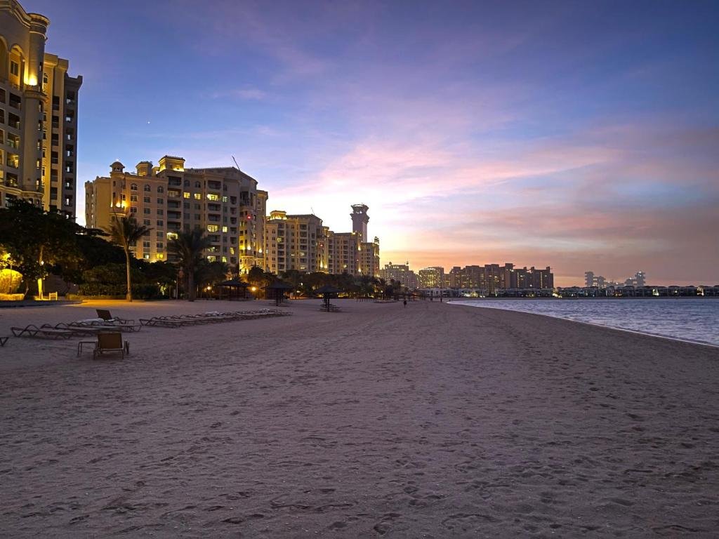 Дубай: Luxury, Spacious, Beachfront, 3BD Apartment with private beach access!