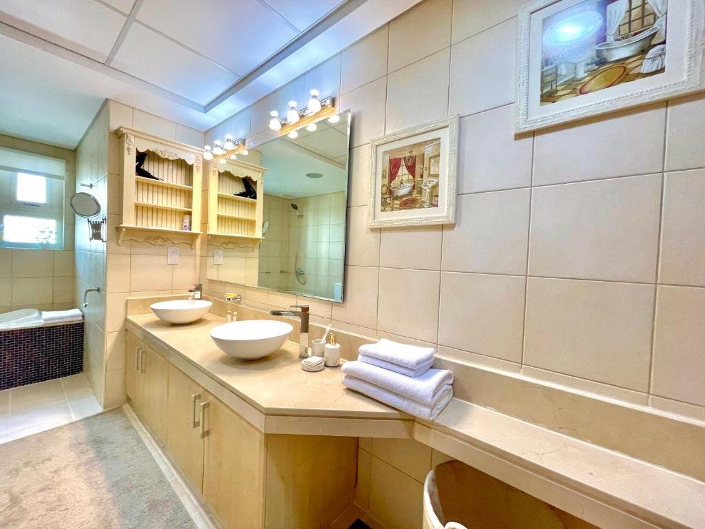Дубай: Luxury, Spacious, Beachfront, 3BD Apartment with private beach access!