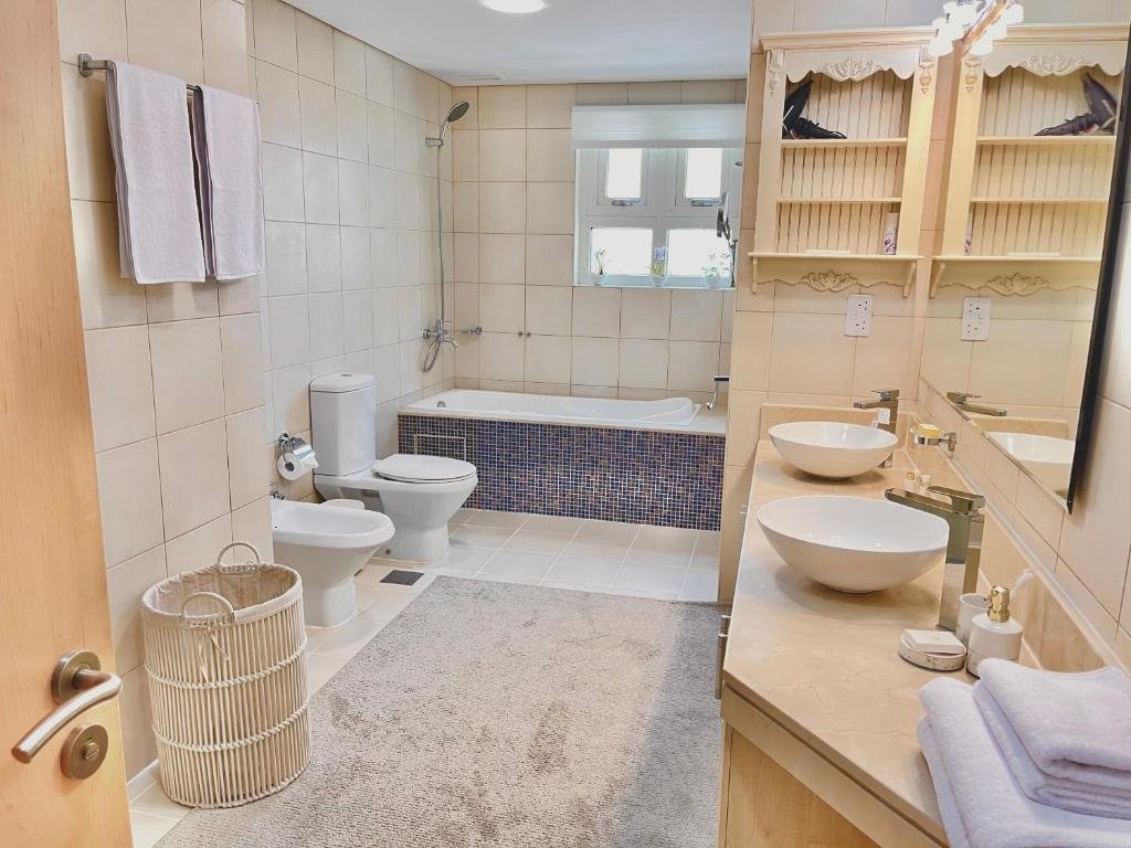 Дубай: Luxury, Spacious, Beachfront, 3BD Apartment with private beach access!