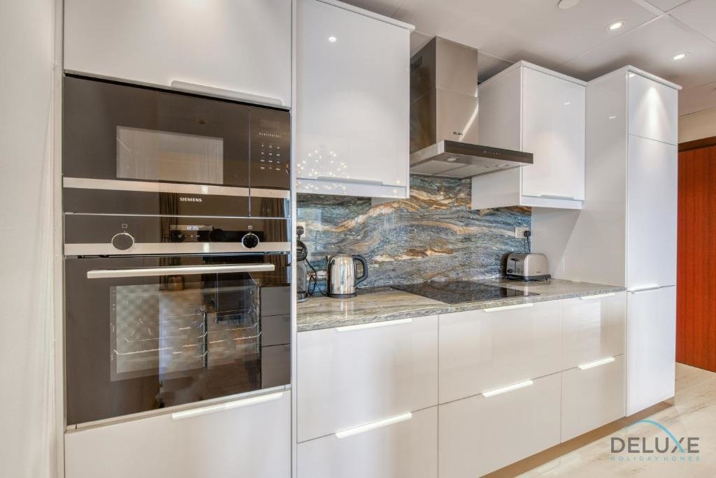 Дубай: Glamorous 1BR Apartment in Rimal 3 Jumeirah Beach Residence by Deluxe Holiday Homes