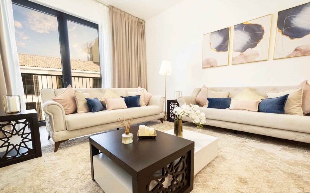 Дубай: LUX The La Mer Sea View Suite 2