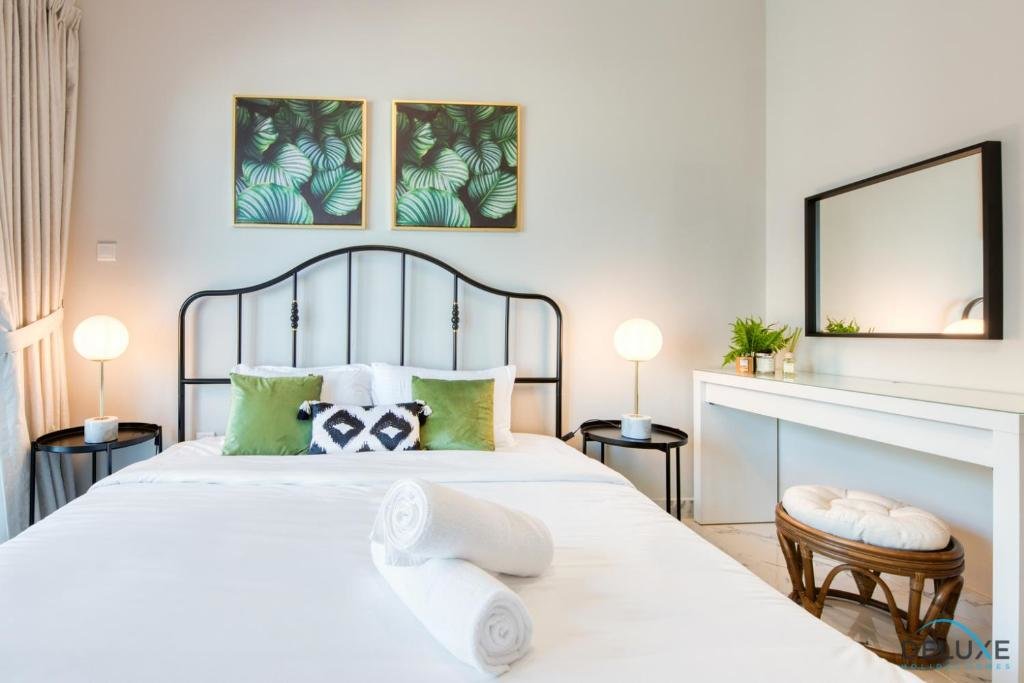 Дубай: Exceptional 1BR in MAG 5, Emaar South by Deluxe Holiday Homes