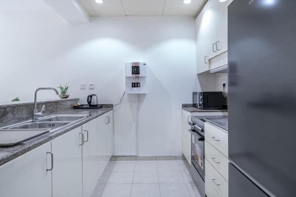 Дубай: Vogue - Spacious 3BHK Greens & Views