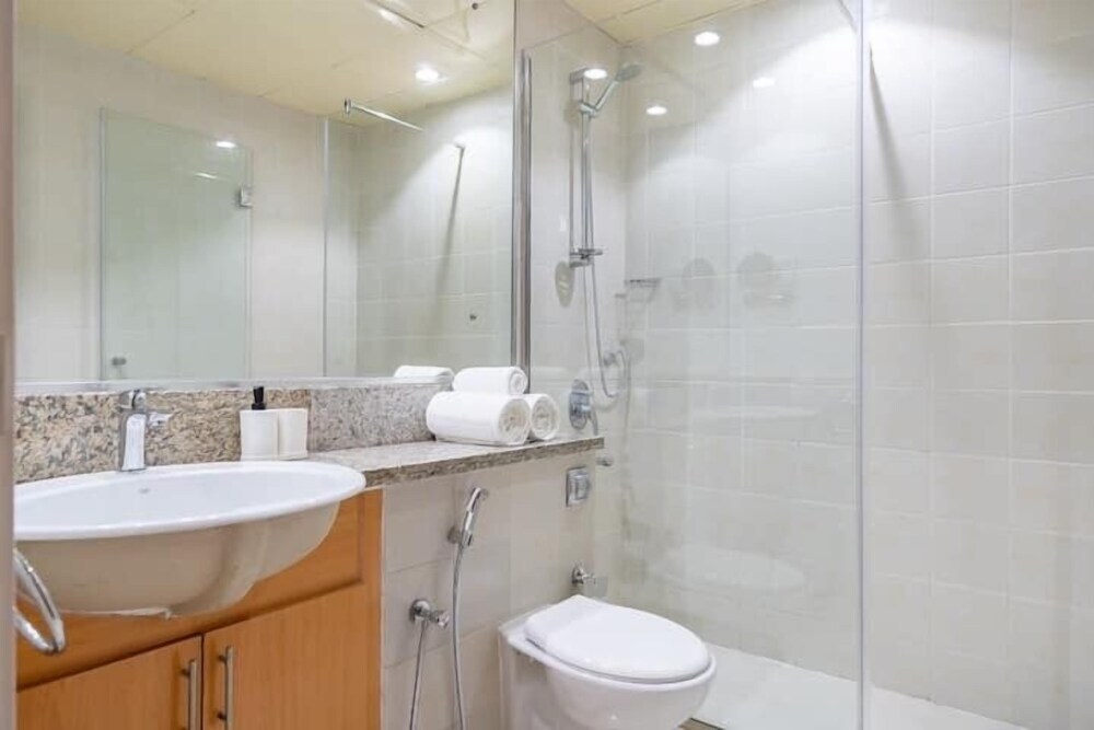 Дубай: Vogue - Spacious 3BHK Greens & Views