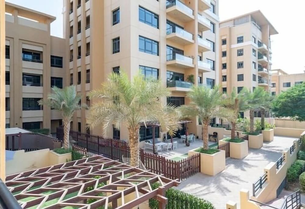 Дубай: Vogue - Spacious 3BHK Greens & Views