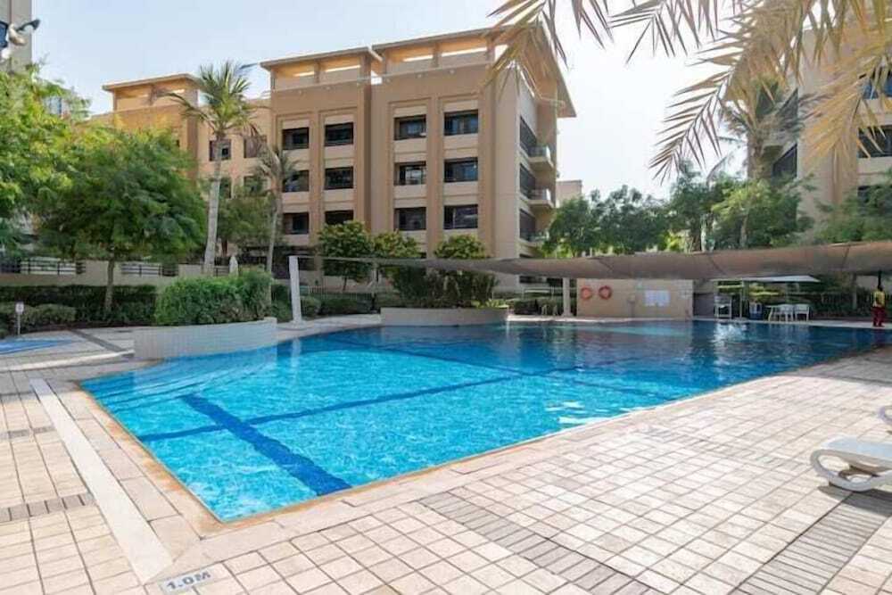 Дубай: Vogue - Spacious 3BHK Greens & Views