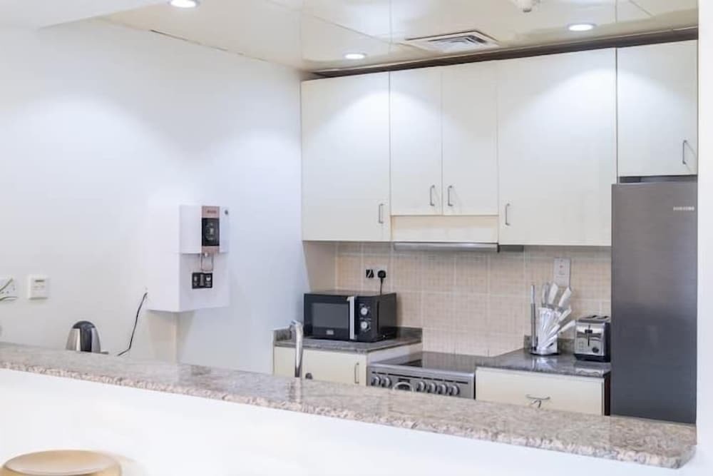 Дубай: Vogue - Spacious 3BHK Greens & Views