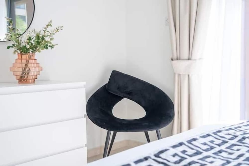 Дубай: Vogue - Spacious 3BHK Greens & Views