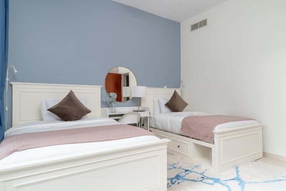 Дубай: Vogue - Spacious 3BHK Greens & Views