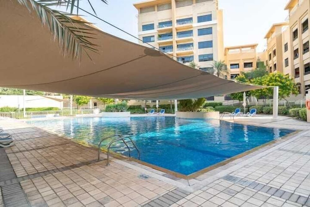 Дубай: Vogue - Spacious 3BHK Greens & Views
