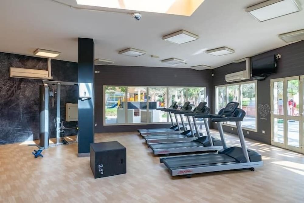 Дубай: Vogue - Spacious 3BHK Greens & Views
