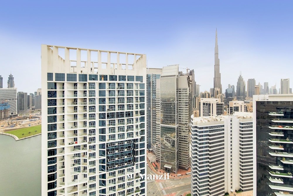Дубай: Manzil - 1BR in Business Bay w Burj & Canal Views