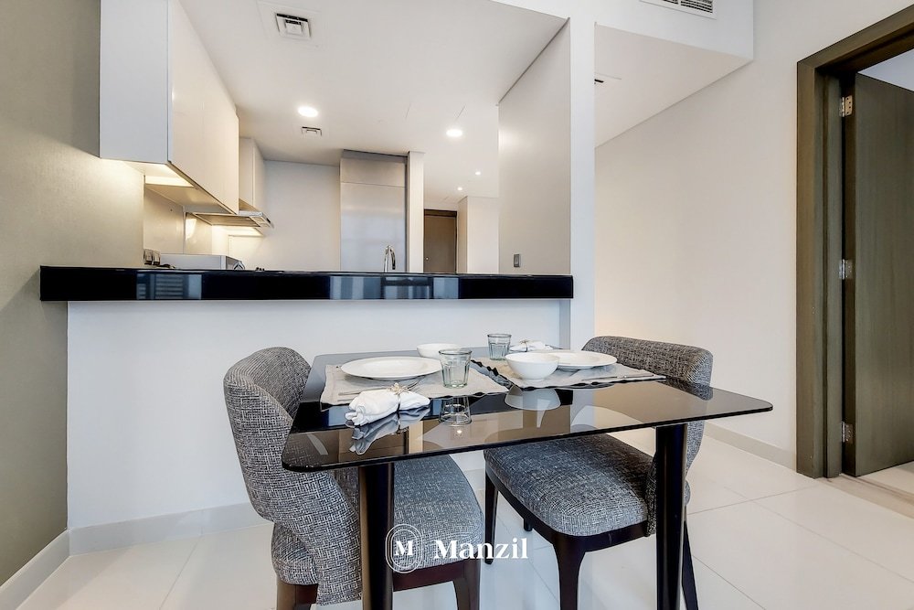 Дубай: Manzil - 1BR in Business Bay w Burj & Canal Views
