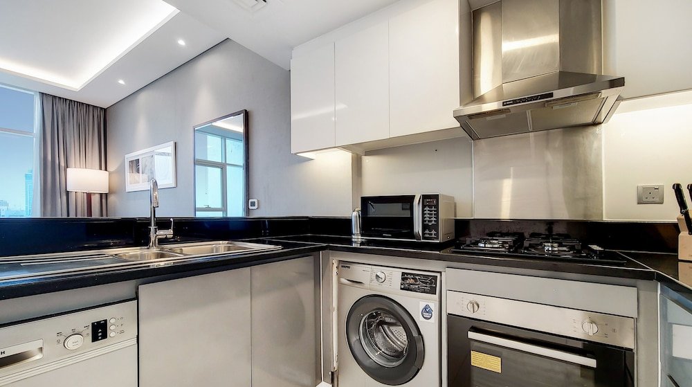 Дубай: Manzil - 1BR in Business Bay w Burj & Canal Views